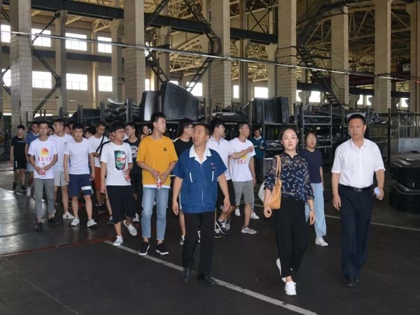 高校大学生来GOWIN趣胜集团科普基地实际学习